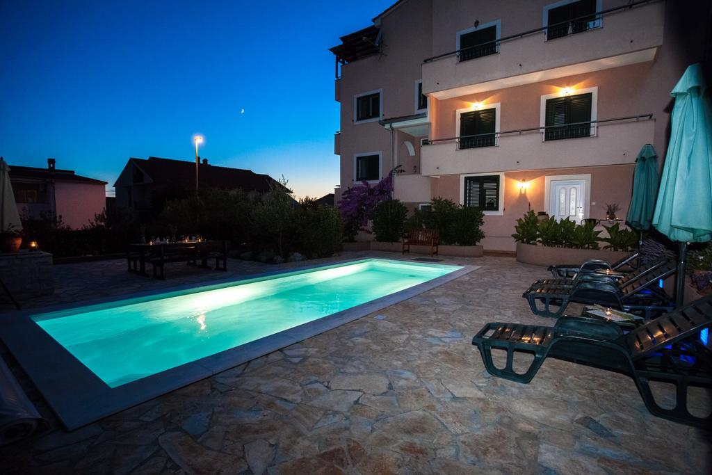 זאדאר Apartments Lara & Luka מראה חיצוני תמונה