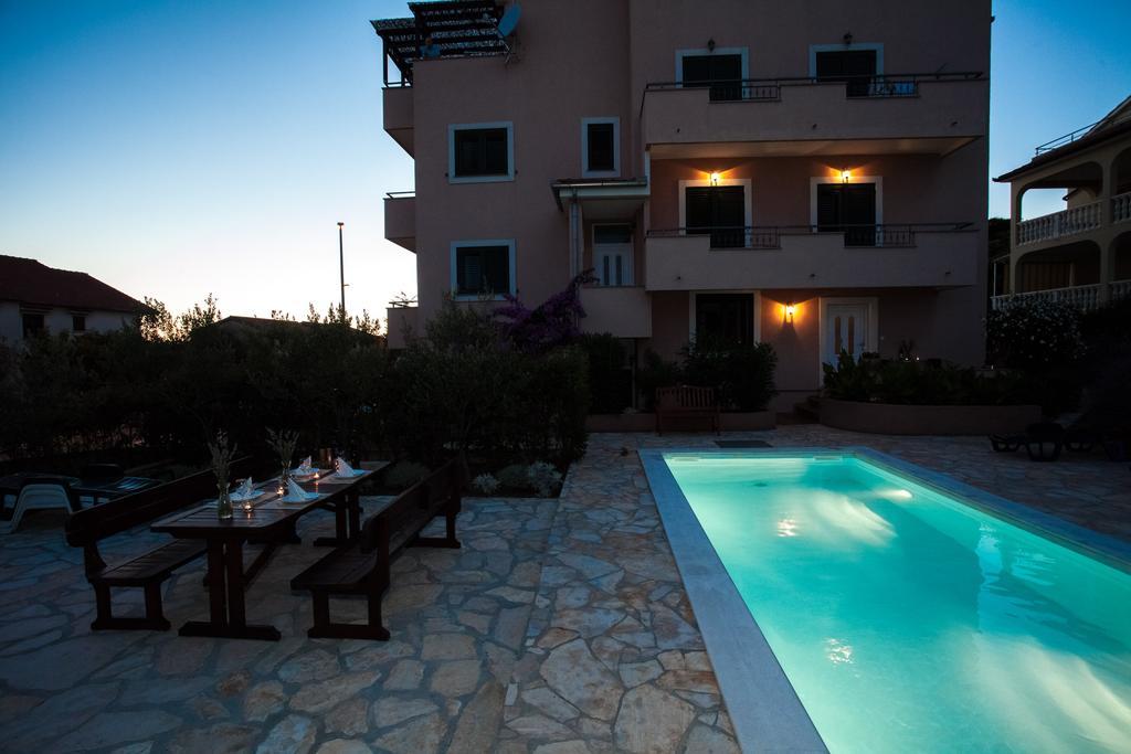 זאדאר Apartments Lara & Luka מראה חיצוני תמונה