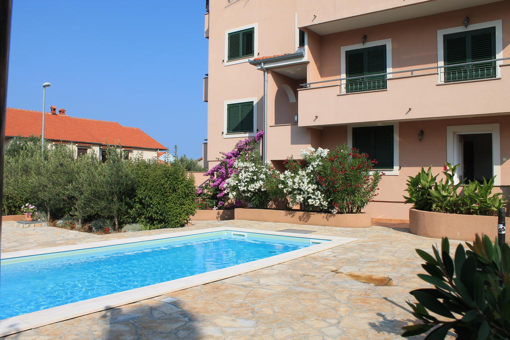 זאדאר Apartments Lara & Luka מראה חיצוני תמונה