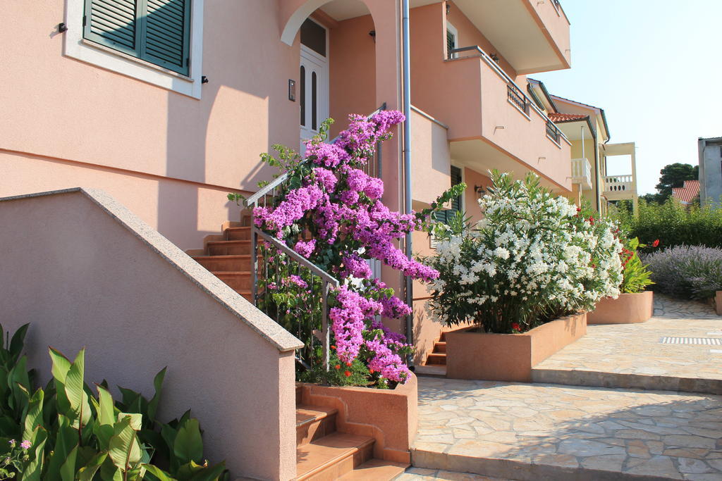 זאדאר Apartments Lara & Luka מראה חיצוני תמונה